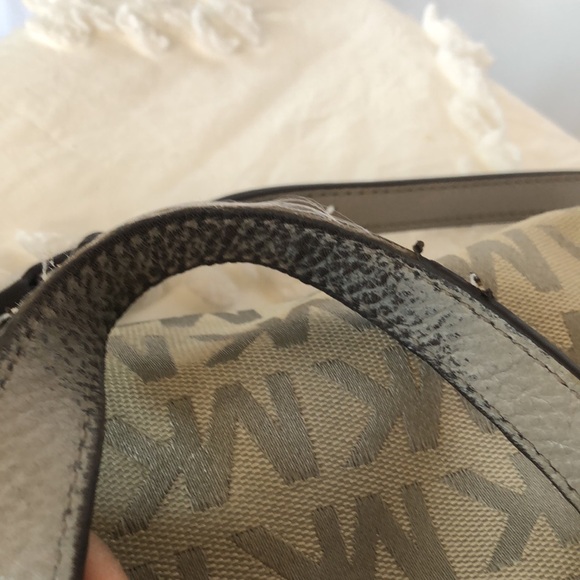 MICHAEL KORS Signature light gray Grayson Satchel handbag. - Picture 11 of 16